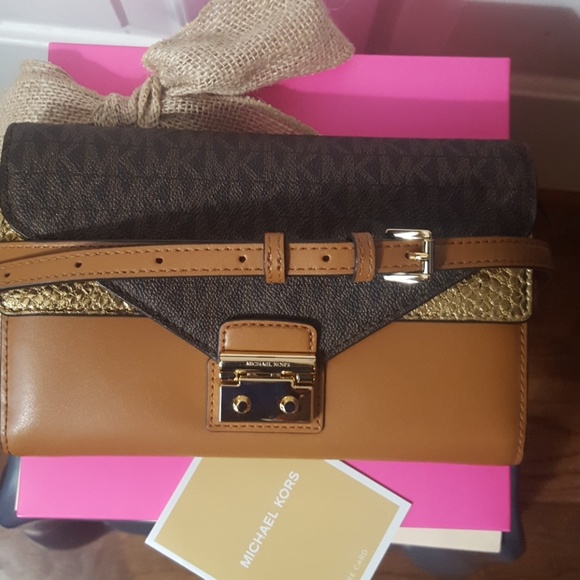 MICHAEL Michael Kors Handbags - MK crossbody wallet purse on leather and gold chai